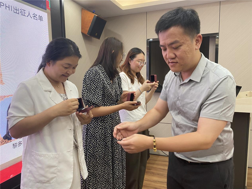 赢多多集团纪念品揭晓仪式